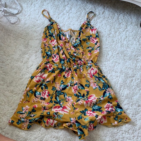 summer romper - Picture 1 of 3